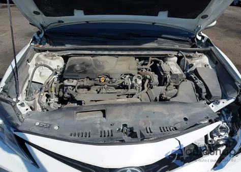 2021 Toyota Camry Le z USA, uszkodzony, nr VIN 4T1C11AKXMU443380